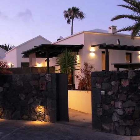 Goa Pool View, Playa Roca Sea Front Access - Free Ac - Wifi קוסטה טגוויסה