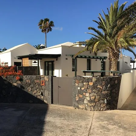 Goa Pool View, Playa Roca Sea Front Access - Free Ac - Wifi קוסטה טגוויסה