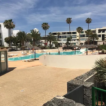 Goa Pool View, Playa Roca Sea Front Access - Free Ac - Wifi