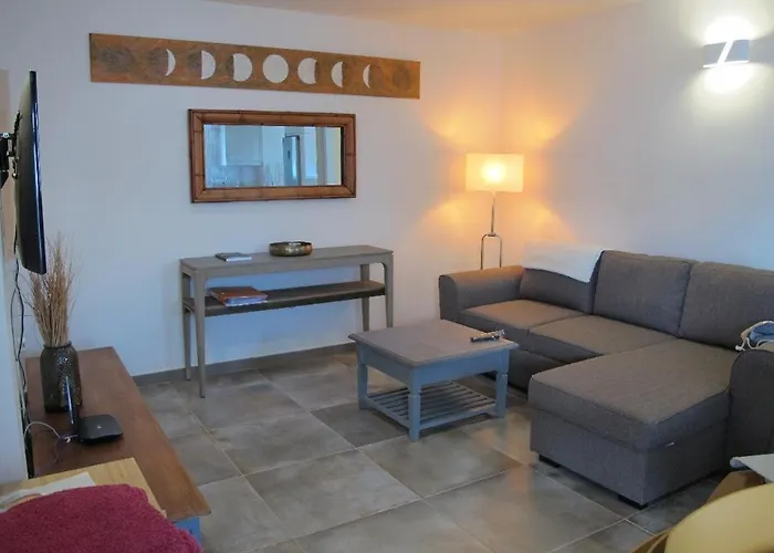 Goa Pool View, Playa Roca Sea Front Access - Free Ac - Wifi