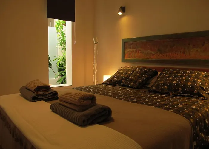 Goa Pool View, Playa Roca Sea Front Access - Free Ac - Wifi *