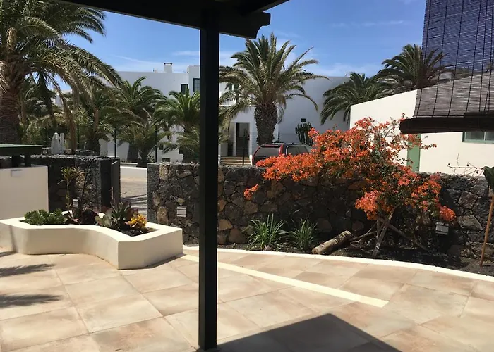 Goa Pool View, Playa Roca Sea Front Access - Free Ac - Wifi קוסטה טגוויסה