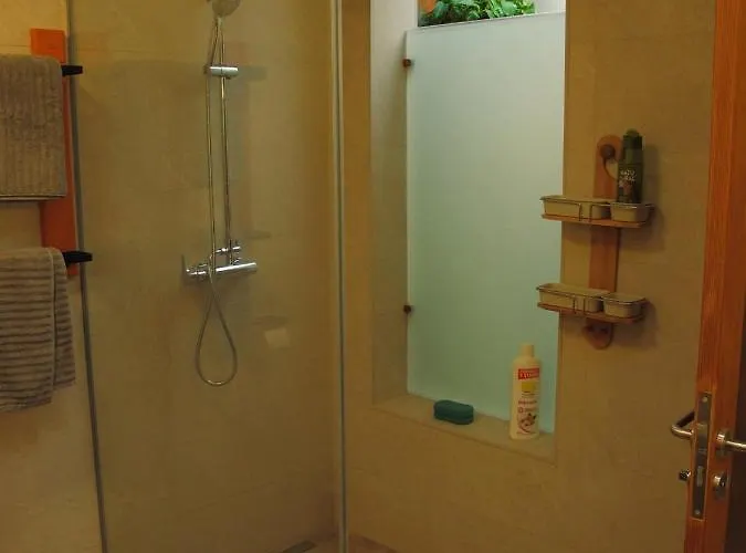 Goa Pool View, Playa Roca Sea Front Access - Free Ac - Wifi