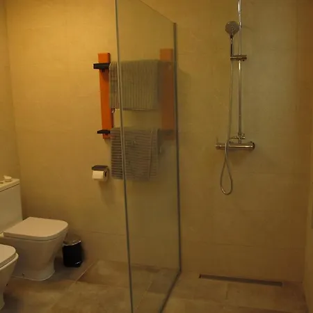 Goa Pool View, Playa Roca Sea Front Access - Free Ac - Wifi شقة كوستا تاغيسي
