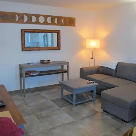 Goa Pool View, Playa Roca Sea Front Access - Free Ac - Wifi