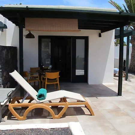 Goa Pool View, Playa Roca Sea Front Access - Free Ac - Wifi Costa Teguise