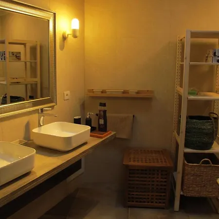 شقة Goa Pool View, Playa Roca Sea Front Access - Free Ac - Wifi كوستا تاغيسي