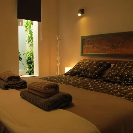 Goa Pool View, Playa Roca Sea Front Access - Free Ac - Wifi *