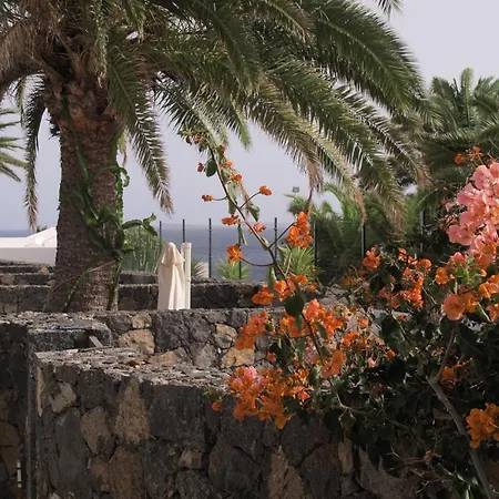 Goa Pool View, Playa Roca Sea Front Access - Free Ac - Wifi Apartment