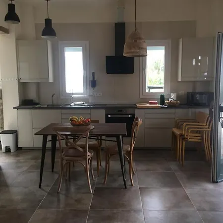 Goa Pool View, Playa Roca Sea Front Access - Free Ac - Wifi Apartment Costa Teguise