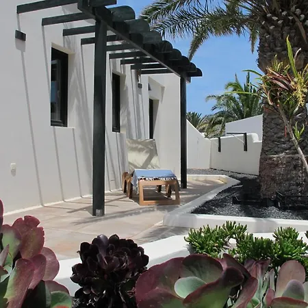 شقة Goa Pool View, Playa Roca Sea Front Access - Free Ac - Wifi *
