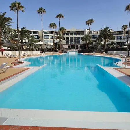Goa Pool View, Playa Roca Sea Front Access - Free Ac - Wifi شقة *