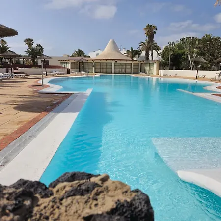 شقة Goa Pool View, Playa Roca Sea Front Access - Free Ac - Wifi *