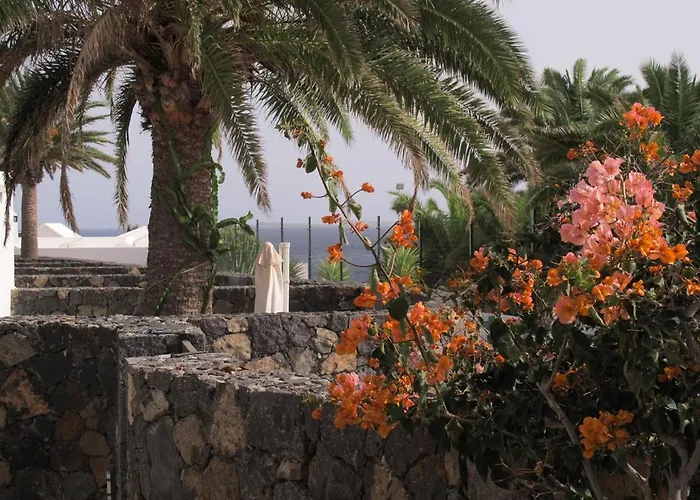 Goa Pool View, Playa Roca Sea Front Access - Free Ac - Wifi Lejlighed