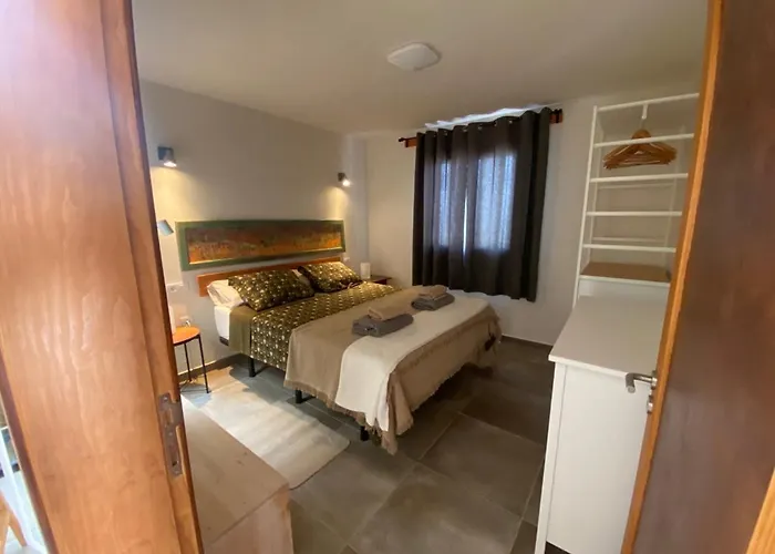 Goa Pool View, Playa Roca Sea Front Access - Free Ac - Wifi *