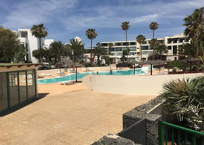 Goa Pool View, Playa Roca Sea Front Access - Free Ac - Wifi