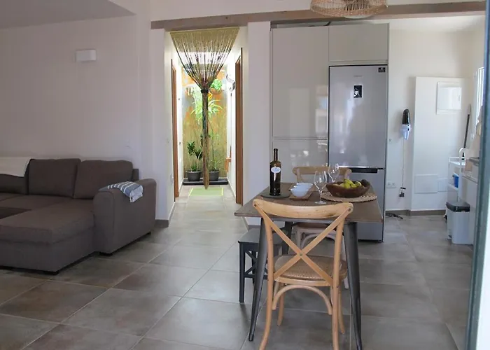 Apartment Goa Pool View, Playa Roca Sea Front Access - Free Ac - Wifi