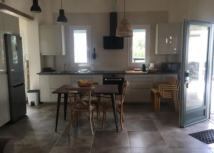 Goa Pool View, Playa Roca Sea Front Access - Free Ac - Wifi Apartment Costa Teguise