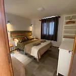 Goa Pool View, Playa Roca Sea Front Access - Free Ac - Wifi *