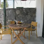 Goa Pool View, Playa Roca Sea Front Access - Free Ac - Wifi *